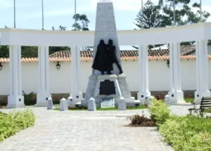 Monumento al abrazo de Bolívar y Morillo, Trujillo - Venezuela. Wikimedia Commons. CC-BY-NC 3.0.